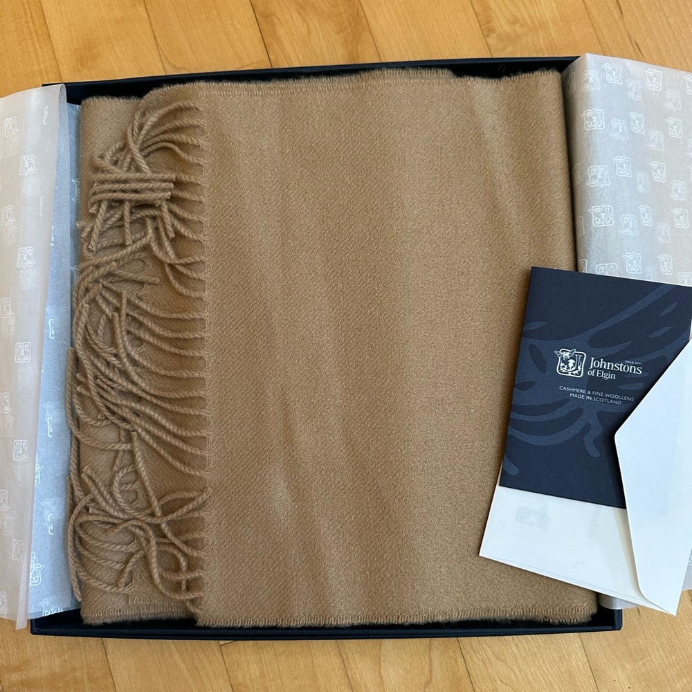 Johnstons of Elgin Cashmere scarf NEW